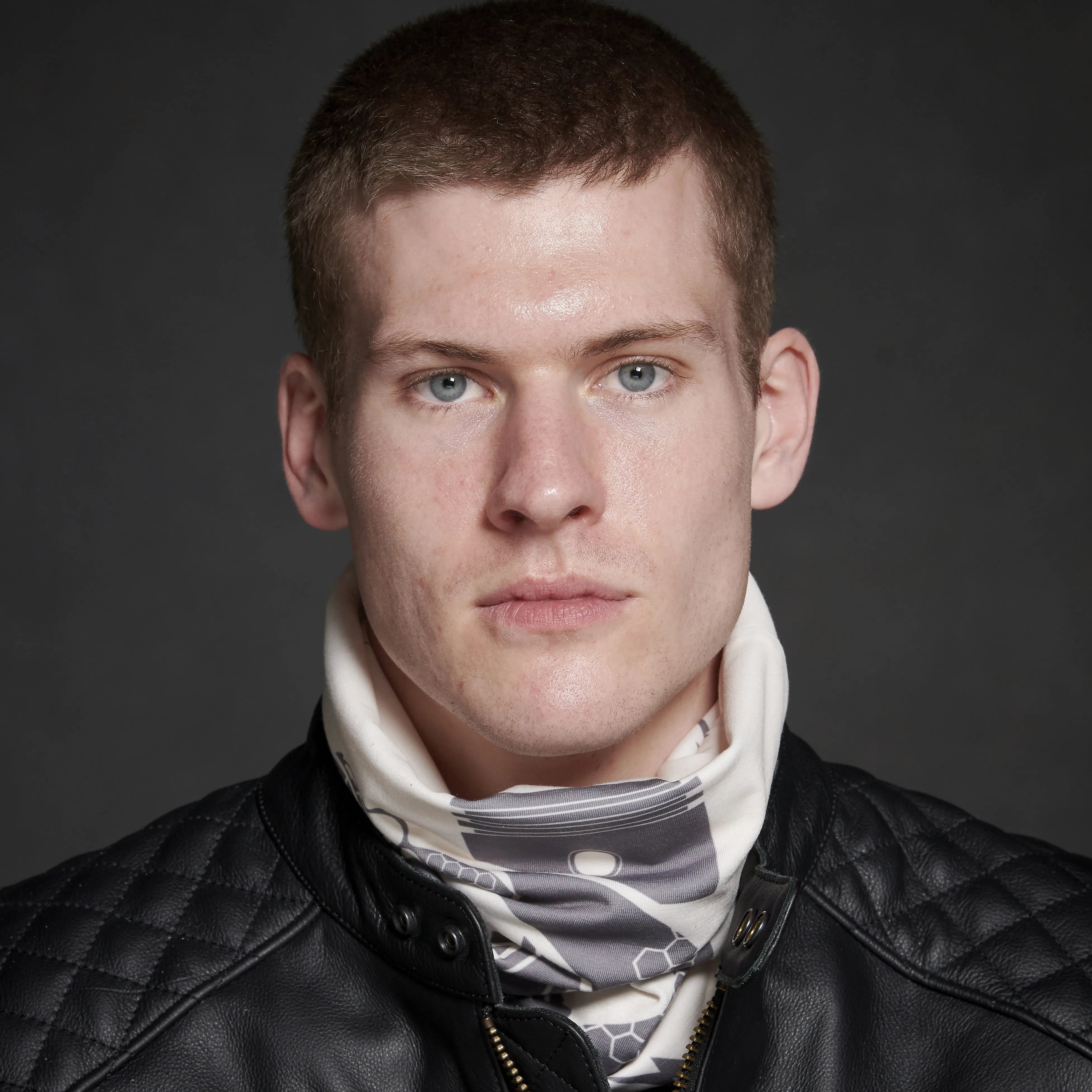 Triumph Venom Reversible Neck Tube in Bone and Charcoal